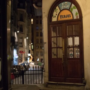 Jennifer Aniston et son mari Justin Theroux ont dîné au restaurant "Verjus" à Paris, le 12 avril 2017.