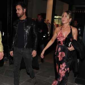 Jennifer Aniston et son mari Justin Theroux ont dîné au restaurant "Verjus" à Paris, le 12 avril 2017.