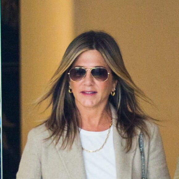 Jennifer Aniston et Justin Theroux se sont rendus au magasin Chanel avant de déjeuner au Ritz à Paris, le 12 avril 2017.