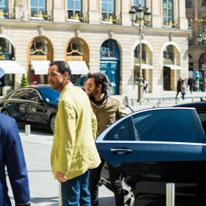 Jennifer Aniston et Justin Theroux se sont rendus au magasin Chanel avant de déjeuner au Ritz à Paris, le 12 avril 2017.