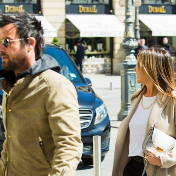 Jennifer Aniston et Justin Theroux se sont rendus au magasin Chanel avant de déjeuner au Ritz à Paris, le 12 avril 2017.