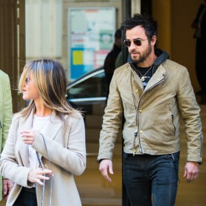 Jennifer Aniston et Justin Theroux se sont rendus au magasin Chanel avant de déjeuner au Ritz à Paris, le 12 avril 2017.