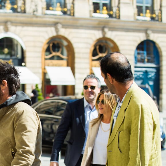 Jennifer Aniston et Justin Theroux se sont rendus au magasin Chanel avant de déjeuner au Ritz à Paris, le 12 avril 2017.