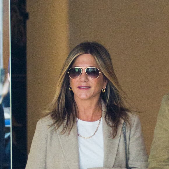 Jennifer Aniston et Justin Theroux se sont rendus au magasin Chanel avant de déjeuner au Ritz à Paris, le 12 avril 2017.