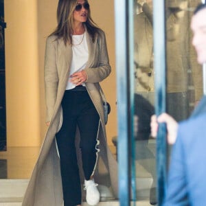 Jennifer Aniston et Justin Theroux se sont rendus au magasin Chanel avant de déjeuner au Ritz à Paris, le 12 avril 2017.