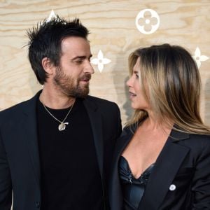 Justin Theroux et Jennifer Aniston au Musée du Louvre, Paris, le 11 avril 2017