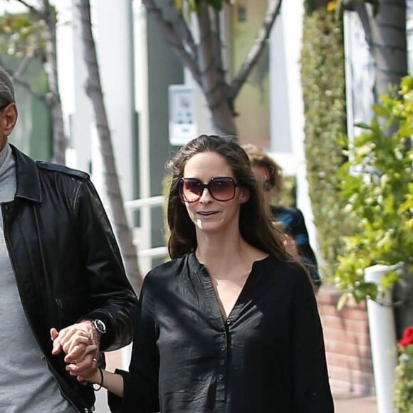 Jeff Goldblum se balade avec sa femme Emilie Livingston enceinte à Los Angeles, Californie, Etats-Unis, le 20 mars 2017.