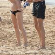 Merci de flouter le visage des enfants avant publication - Jeff Goldblum se relaxe sur une plage de Hawaï avec sa femme Emilie Livingston (enceinte) et leur fils Charlie à Hawaï le 11 décembre 2016
