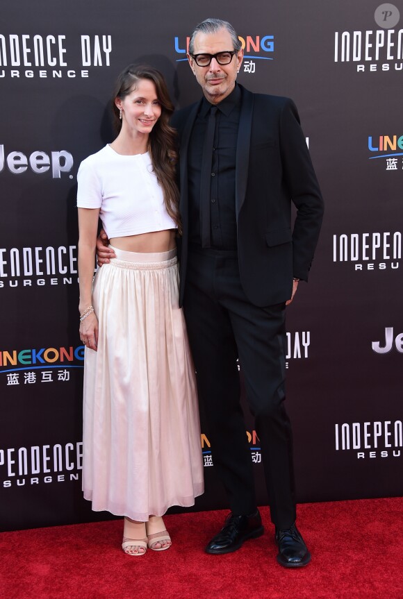 Jeff Goldblum et sa femme Emilie Livingston à la première de "Independence Day: Resurgence" au théâtre TCL Chinese à Hollywood, Californie, le 20 juin 2016.