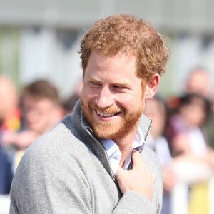 Le prince Harry avec l'équipe du Royaume-Uni pour "Invictus Games Toronto 2017 "au Village de formation sportive de l'Université de Bath, Royaume-Uni, le 7 avril 2017.