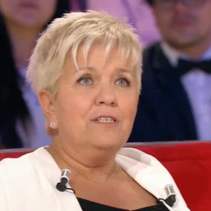 Mimie Mathy sur le plateau de "Vivement dimanche prochain", sur France 2, le 16 avril 2017.