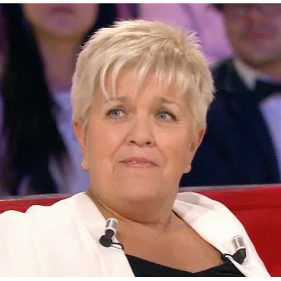 Mimie Mathy sur le plateau de "Vivement dimanche prochain", sur France 2, le 16 avril 2017.