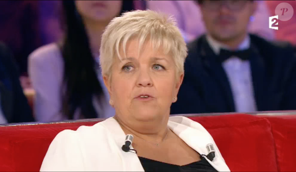 Mimie Mathy sur le plateau de "Vivement dimanche prochain", sur France 2, le 16 avril 2017.