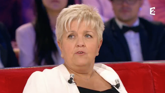 Mimie Mathy sur le plateau de "Vivement dimanche prochain", sur France 2, le 16 avril 2017.