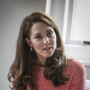 Kate Middleton, duchesse de Cambridge, assiste au lancement d'une série de film sur la santé mentale des femmes au Collège Royal des obstétriciens et des gynécologues à Londres, le 23 mars 2017.