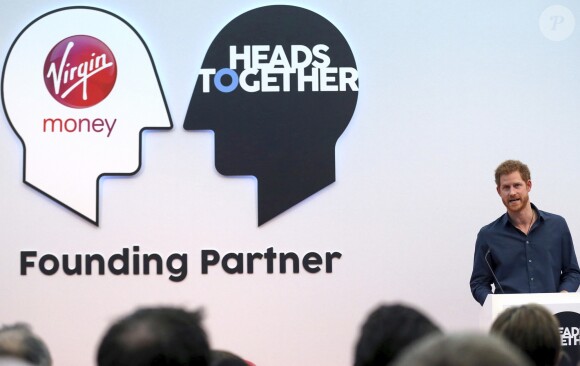 Le prince Harry participe à la journée caritative de ''Heads Together'' au siège du Virgin Money à Newcastle, le 21 février 2017.