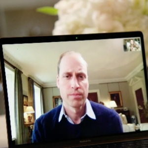 Le prince William et Lady Gaga ont eu une conversation via FaceTime diffusée le 18 avril 2017 dans le cadre de l'opération #oktosay pour la campagne Heads Together en faveur de la santé mentale.