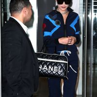 Bella Hadid : La bombe fait du saut en parachute à Dubaï !