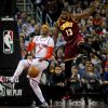 Carmelo Anthony et Tristan Thompson lors du match New York Knicks - Cleveland Cavaliers. Cleveland, le 23 février 2017.