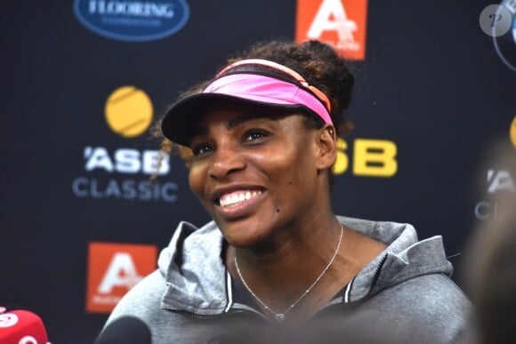 Serena Williams entame bien l'année en battant Pauline Parmentier (6-3 6-4) lors du premier tour du tournoi d'Auckland, le 3 janvier 2017.