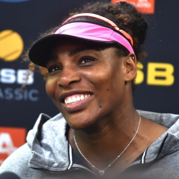 Serena Williams entame bien l'année en battant Pauline Parmentier (6-3 6-4) lors du premier tour du tournoi d'Auckland, le 3 janvier 2017.