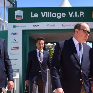 Le prince Albert II de Monaco se rend au tournoi de tennis Monte Carlo Rolex Masters 1000 à Monaco le 20 avril 2017. © Bruno Bebert/Bestimage