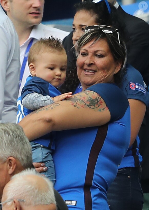 Famille d'André-Pierre Gignac au match d'ouverture de l'Euro 2016, France-Roumanie au Stade de France, le 10 juin 2016. © Cyril Moreau/Bestimage10/06/2016 - Saint-Denis