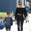 Miranda Kerr fait du shopping avec son fils Flynn Bloom à Los Angeles, le 28 septembre 2016