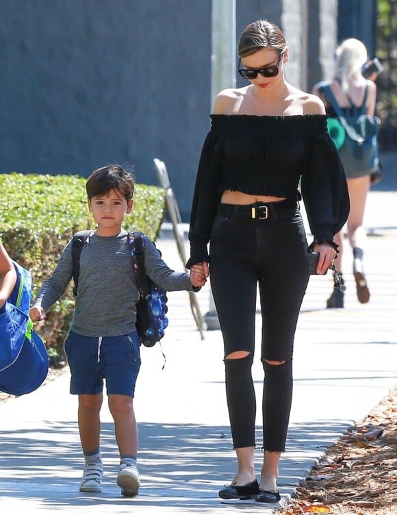 Miranda Kerr fait du shopping avec son fils Flynn Bloom à Los Angeles, le 28 septembre 2016