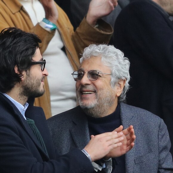 Enrico Macias et son petit-fils simon Ghrenassia - Match de football entre le Psg et Montpellier au Parc des Princes à Paris le 22 avril 2017. © Cyril Moreau/Bestimage