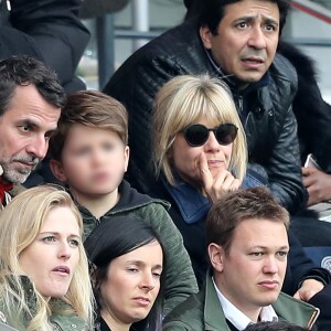 Marina Foïs, Eric Lartigau et leur fils Georges - Match de football entre le Psg et Montpellier au Parc des Princes à Paris le 22 avril 2017. © Cyril Moreau/Bestimage