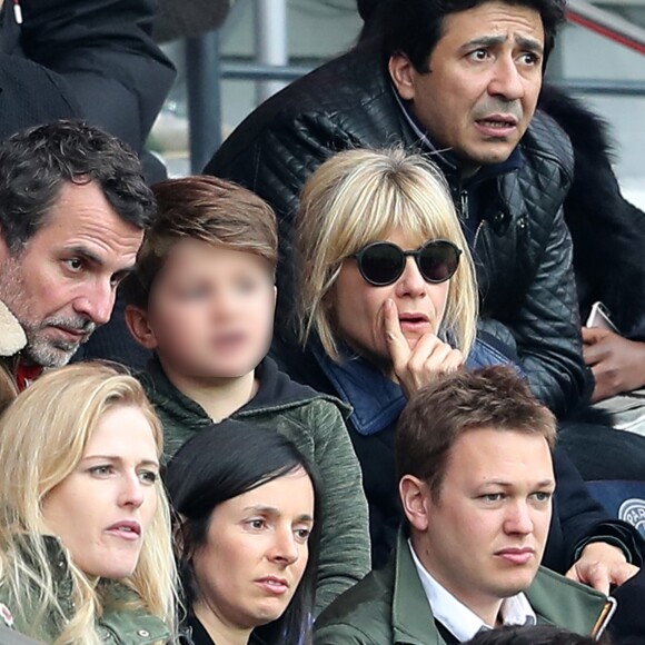 Marina Foïs, Eric Lartigau et leur fils Georges - Match de football entre le Psg et Montpellier au Parc des Princes à Paris le 22 avril 2017. © Cyril Moreau/Bestimage