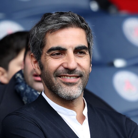 Ary Abittan et l'une de ses filles - Match de football entre le Psg et Montpellier au Parc des Princes à Paris le 22 avril 2017. © Cyril Moreau/Bestimage