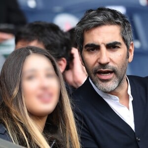 Ary Abittan et l'une de ses filles - Match de football entre le Psg et Montpellier au Parc des Princes à Paris le 22 avril 2017. © Cyril Moreau/Bestimage