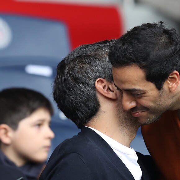 Ary Abittan et Tarek Boudali - Match de football entre le Psg et Montpellier au Parc des Princes à Paris le 22 avril 2017. © Cyril Moreau/Bestimage