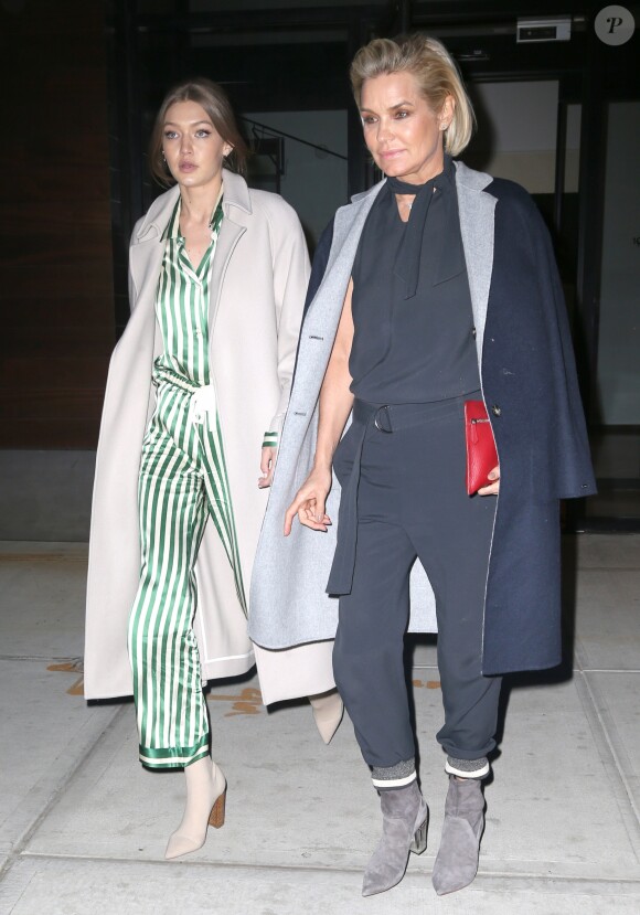 Gigi Hadid et sa mère Yolanda Hadid sont allées diner à New York, le 13 avril 2017
