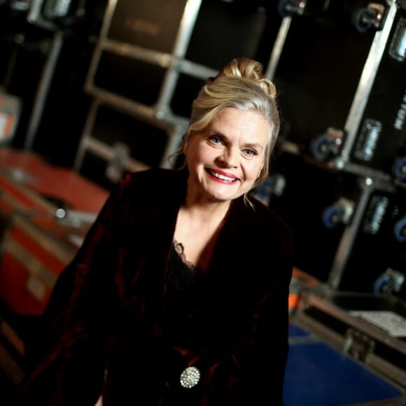 Exclusif - Isabelle Nanty en backstage - Enregistrement de la pièce de théâtre "On refait le boulevard" au théâtre de la porte Saint-Martin à Paris, France, le 10 octobre 2016 pour une diffusion le vendredi 21 octobre à 20h55 sur France 3. Sur les planches du théâtre de la Porte-Saint-Martin, de grands comédiens français du théâtre ou du cinéma ré-interpréteront à leur manière les scènes cultes des plus grandes pièces de boulevard, de "Oscar" à "Joyeuses Pâques", en passant par "La Cage aux Folles", "Le dîner de cons", "Treize à table ou encore "Nuit d'ivresse". L'occasion de raconter l'histoire du théâtre comique entre les années 1950 et 1990, mise en scène par Pierre Palmade. © Gouhier-Jacovides/Bestimage