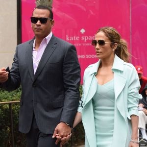 Alex Rodriguez et Jennifer Lopez à la sortie d'un restaurant à New York le 24 avril 2017.