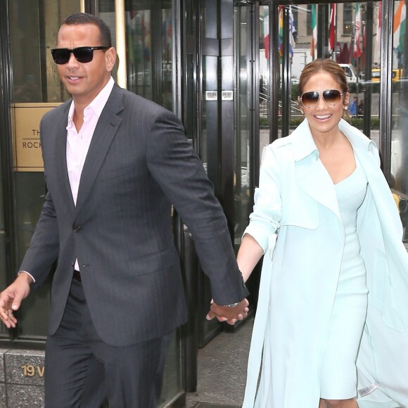 Alex Rodriguez et Jennifer Lopez à la sortie d'un restaurant à New York le 24 avril 2017.