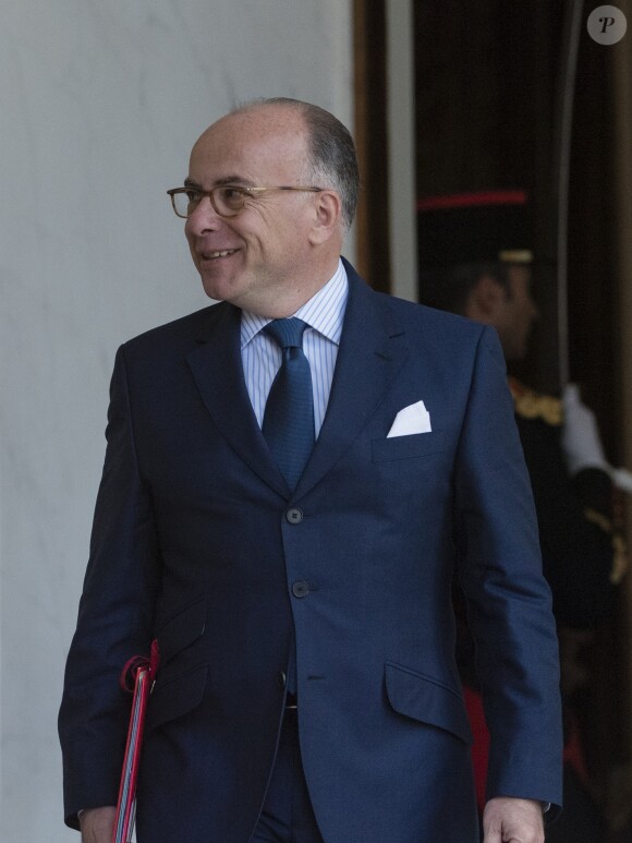 Bernard Cazeneuve, premier ministre - Sortie du conseil des ministres au palais de l'Elysée à Paris, le 26 avril 2017. © Pierre Pérusseau/Bestimage