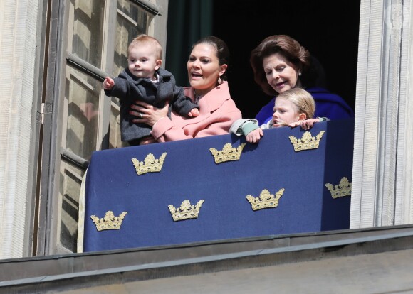 La princesse Victoria, le prince Oscar, intrigué, la reine Silvia et la princesse Estelle - Célébration du 71e anniversaire du roi Carl XVI Gustaf de Suède à Stockholm le 30 avril 2017