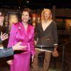 Le roi Carl XVI Gustaf de Suède inaugurait avec son épouse la reine Silvia le musée Vikingaliv à Stockholm le 28 avril 2017 et n'a pas hésité à enfiler un heaume !