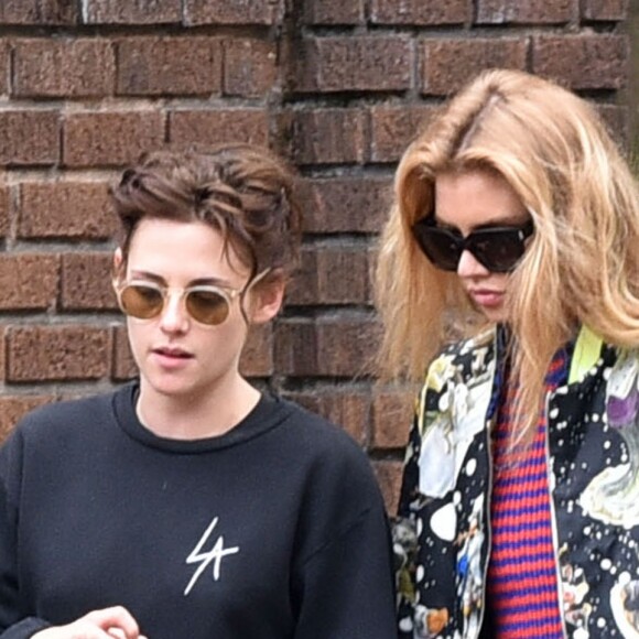 Exclusif - Kristen Stewart sur le tournage de "Untitled Lizzie Borden Project" accompagnée par sa nouvelle compagne le mannequin Stella Maxwell qui l'a rejoint à Savannah du 5 au 10 décembre 2016