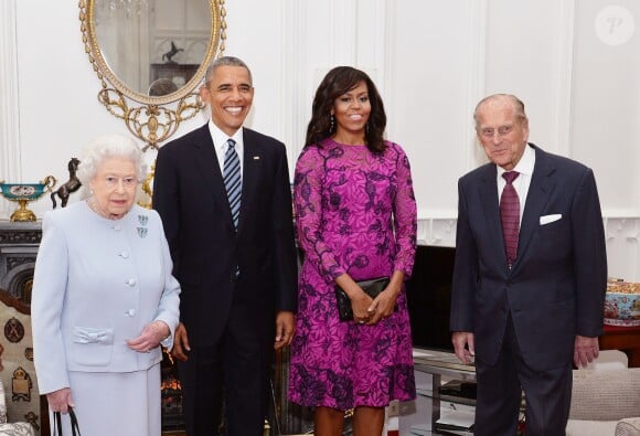 La reine Elisabeth II d'Angleterre et le prince Philip, duc d'Edimbourg reçoivent le président américain Barack Obama et sa femme la première dame Michelle Obama dans la salle Oak au palais de Windsor, le 22 avril 2016 pour un déjeuner privé.