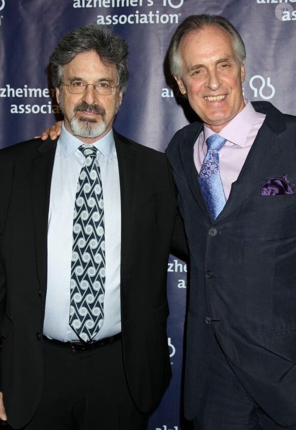 Robert Carradine, Keith Carradine à la soirée Alzheimer's Association 'A Night At Sardis' 2016 au Beverly Hilton Hotel à Beverly Hills, le 9 mars 2016