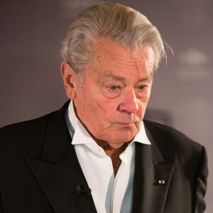 L'icône du cinéma français Alain Delon, invité d'honneur, annonce sa retraite pour la fin 2017, lors du Festival du film policier de Liège, Belgique, le 5 mai 2017.