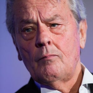 L'icône du cinéma français Alain Delon, invité d'honneur, annonce sa retraite pour la fin 2017, lors du Festival du film policier de Liège, Belgique, le 5 mai 2017.