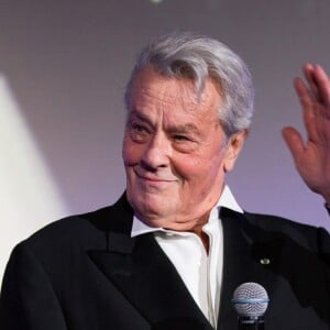 L'icône du cinéma français Alain Delon, invité d'honneur, annonce sa retraite pour la fin 2017, lors du Festival du film policier de Liège, Belgique, le 5 mai 2017.