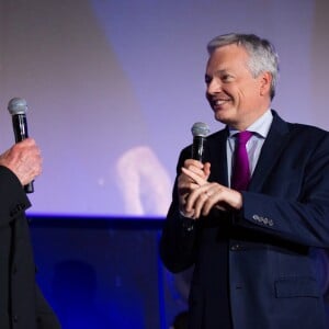 Alain Delon et Didier Reynders (Vice-Premier Ministre et Ministre des Affaires étrangères et européennes) - L'icône du cinéma français Alain Delon, invité d'honneur, annonce sa retraite pour la fin 2017, lors du Festival du film policier de Liège, Belgique, le 5 mai 2017.