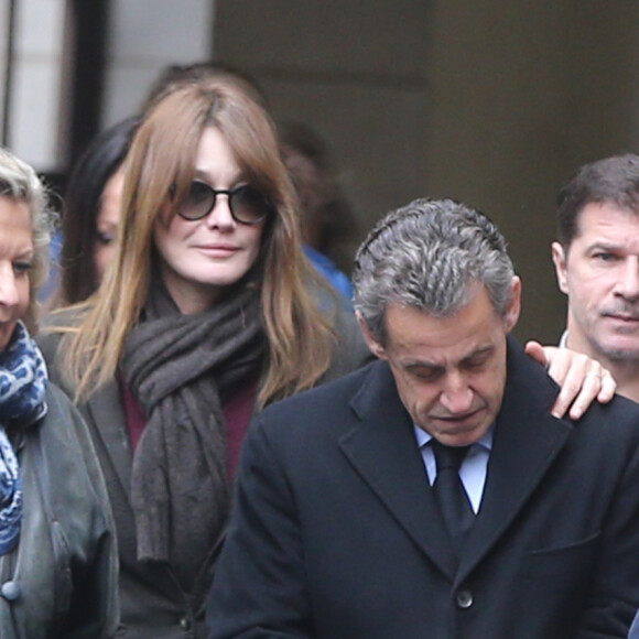 Nicolas Sarkozy et sa femme Carla Bruni-Sarkozy ont voté pour le second tour de l'élection présidentielle au lycée La Fontaine à Paris le 7 mai 2017.